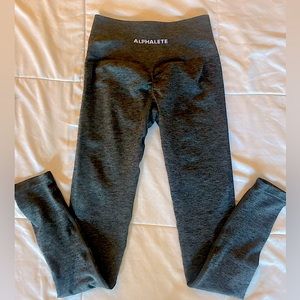 Alphalete Amplify Leggings in Powder Grey